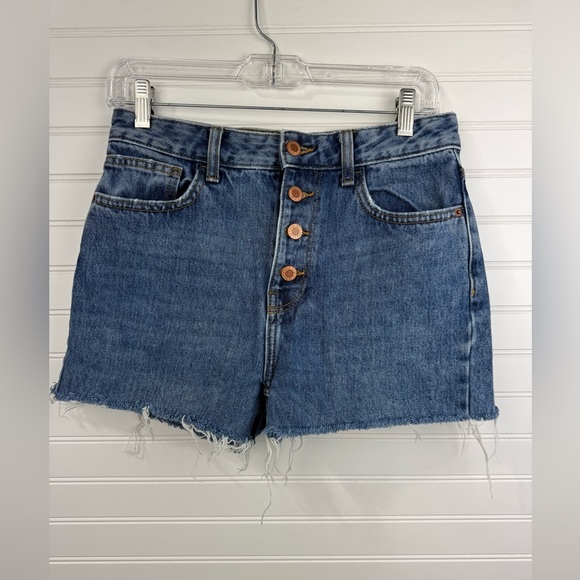 Bershka women’s straight cropped denim shorts raw hem, cutoff button up. Size 4 - Picture 1 of 6